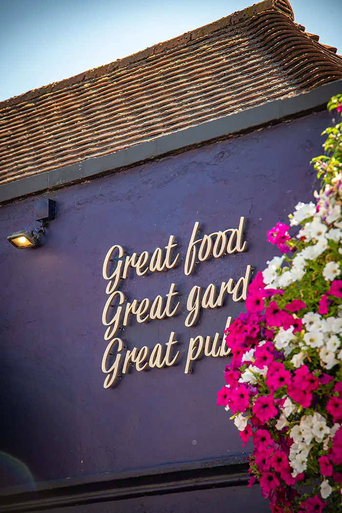 GLOUCESTER OS 6610 - All about friendliest place in the world