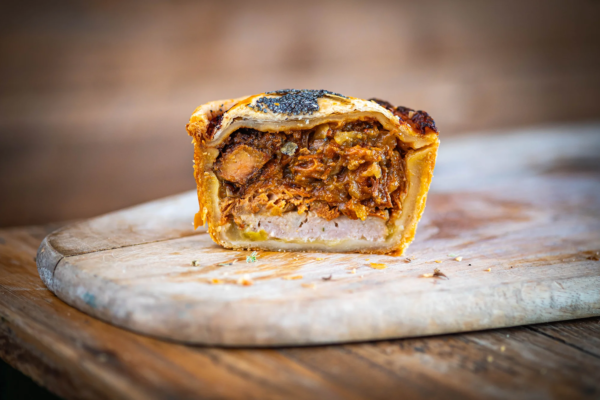 handmade meat pie cross section horiz 600x400 - Those amazing pies are back from Bristol Pie Society